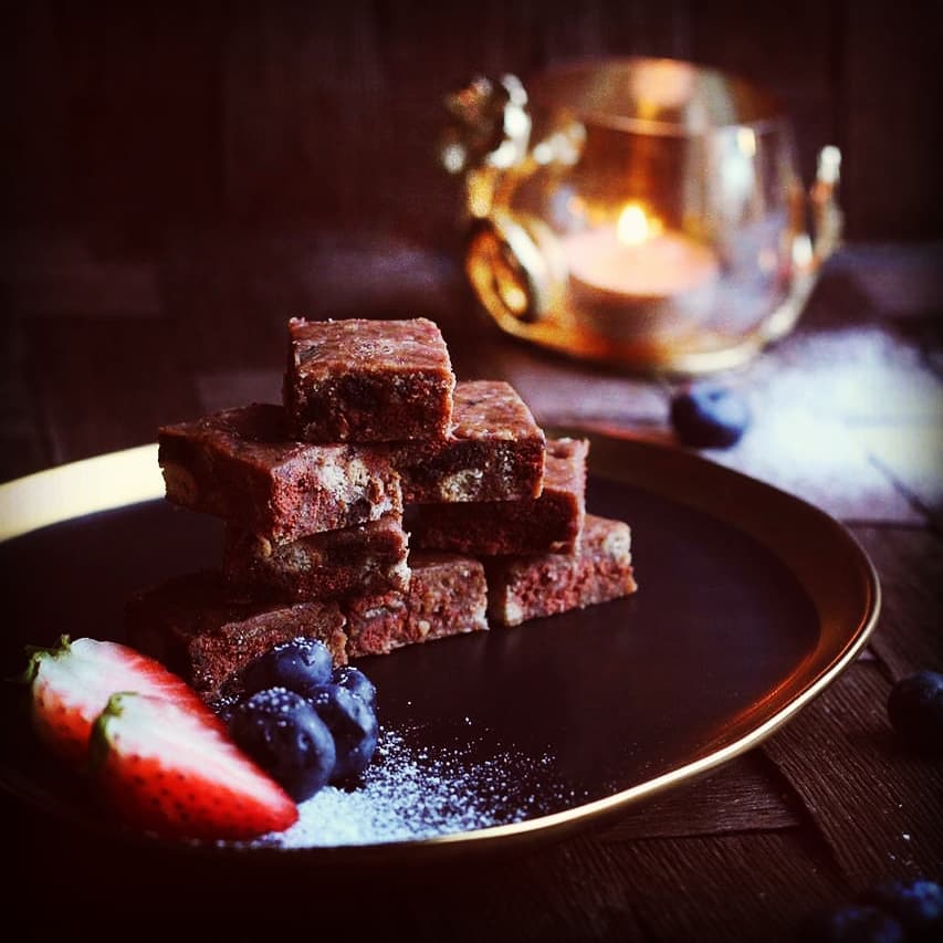 صغيرة لكن الطعم كبيييررر
.
.
#حلويات_نوني #حلويات #حلى_قهوة #nony_sweets #sweets #حلى