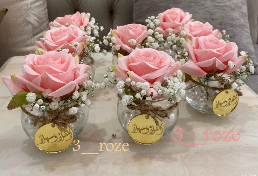 فازات ورد صناعي مع لولو الدرزن ١٢ حبة