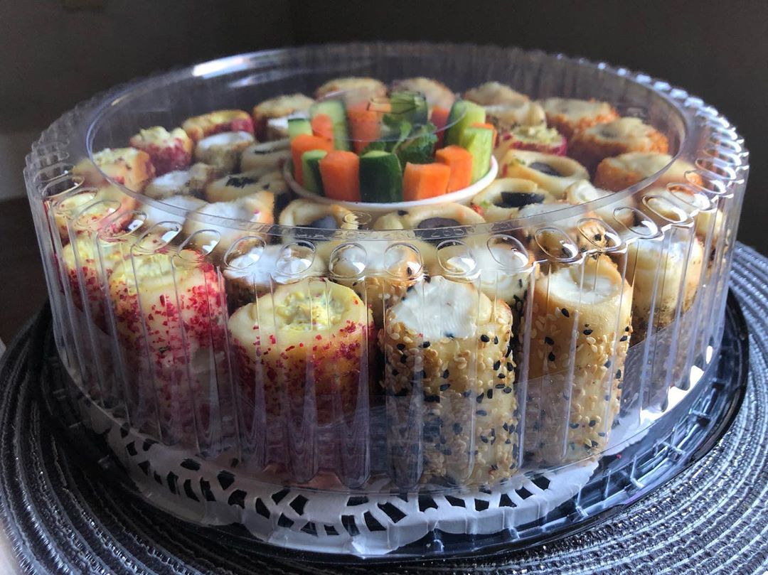 فطاير اسطوانية بالعافية لصاحبة الطلب❤️
.
#الدمام_الخبر #حلوياتي #الظهران #الظهران_الخبر #ورق_عنب #سان_سيباستيان #الدمام #مفرزنات #مفرزنات_رمضان #مفرزناتي #اطباق_سريعه #اطباق_لذيذه #اطباق #فطاير #فطاير_مشكله #فطائر #فطاير_جبن .#معجنات_رمضان #معجنات #معجنات_مشكله #معجناتي #بالعافية#meal_w_smile #رمضان #اطباق_رمضانيه #جديد #اسر_منتجه
