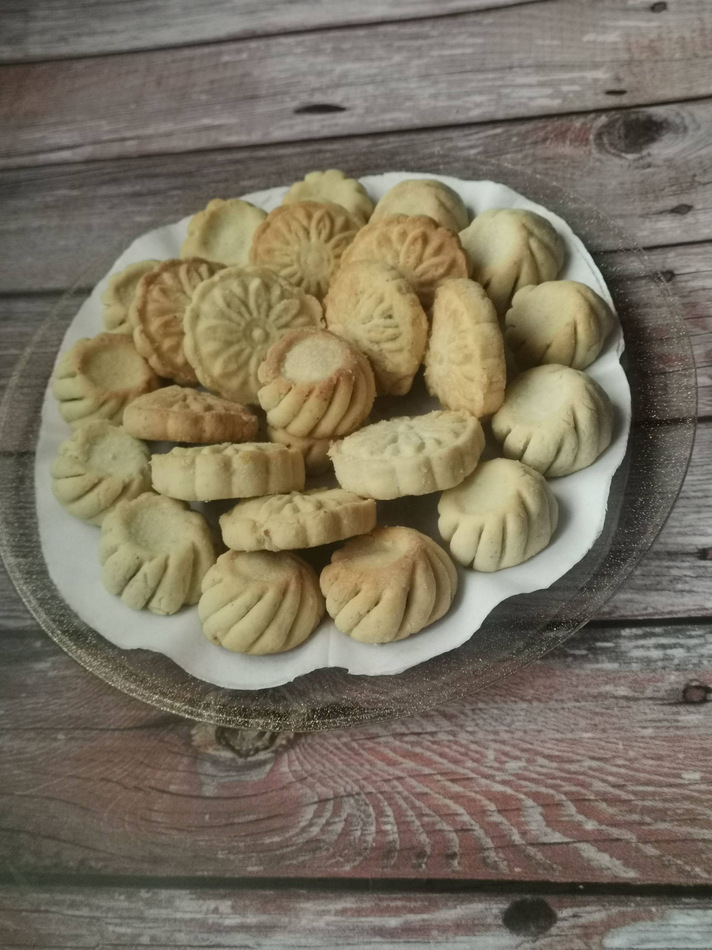 معمول تمر تقريبا 28حبه فيه