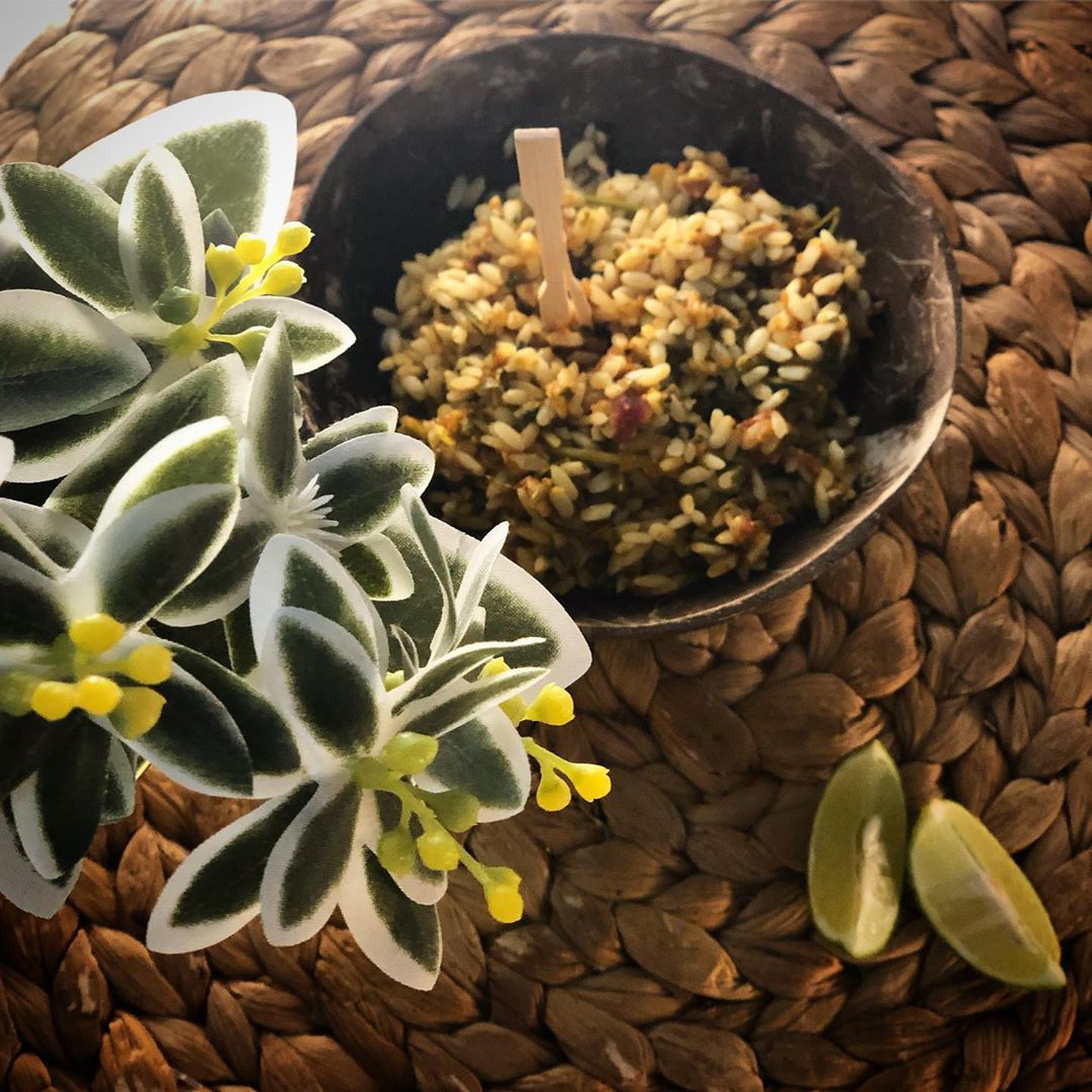 حشوة ورق العنب الرهيبه ❤️..
بصوص الليمون الحامض✨
تقدرون تطلبون ورق العنب قبل بيوم او يومين( تتوفر صحون مناسبات) ✨✨
.
.
.
.
.
.
#طبخ #طبخ_لذيذ #طبخ_منزلي #مشاريع #مشاريع_جدة #ورق_عنب #ورق_عنب_حامض #يمي #يميي #اكل #حار #حلو #جدة #مطاعم_جدة #مكة #مطاعم_مكة #حامض #حامضض