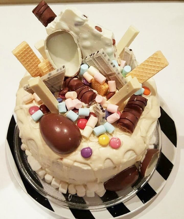#thebeginingofeuphoria#euphoriacakesbysara#يوفورياكيك #البدايه #بدايةيوفورياكيك #كيكات_جدة #كيكات_جده #كيك #كيك_خاص #كيك_جدة