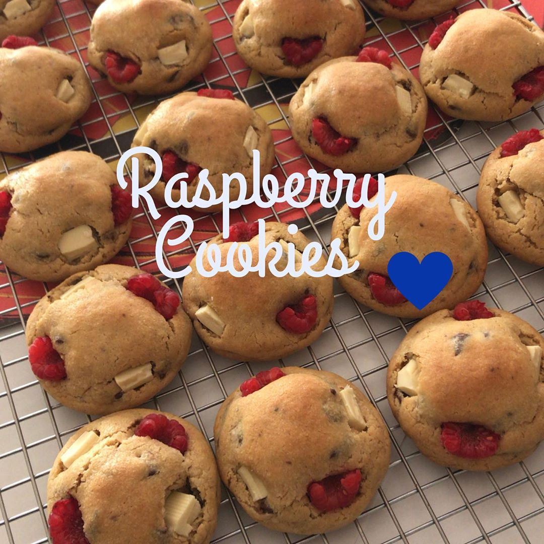 Raspberry White Chocolate Cookies!
لطريقة الطلب الاطلاع على منيو الاسبوع في الهايلايت ستوري وبيكون فيه انواع الكوكيز المتوفرة خلال الاسبوع!
#كوكيز#كافيهات#كافيهات_جده#جده#cookies#jeddahrestaurants#jeddahfood#party#cookiecake #