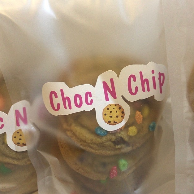 Available today
Mix box chewy
Classic
Fruity pebbles
M&M’s
10 Cookies/60 SR
متوفر اليوم ميكس بوكس تشوي كوكيز مكون من
كوكيز كلاسيك
كورن فليكس فروتي بيبلس
ام اند امز
البوكس ١٠ كوكيز/٦٠ ريال