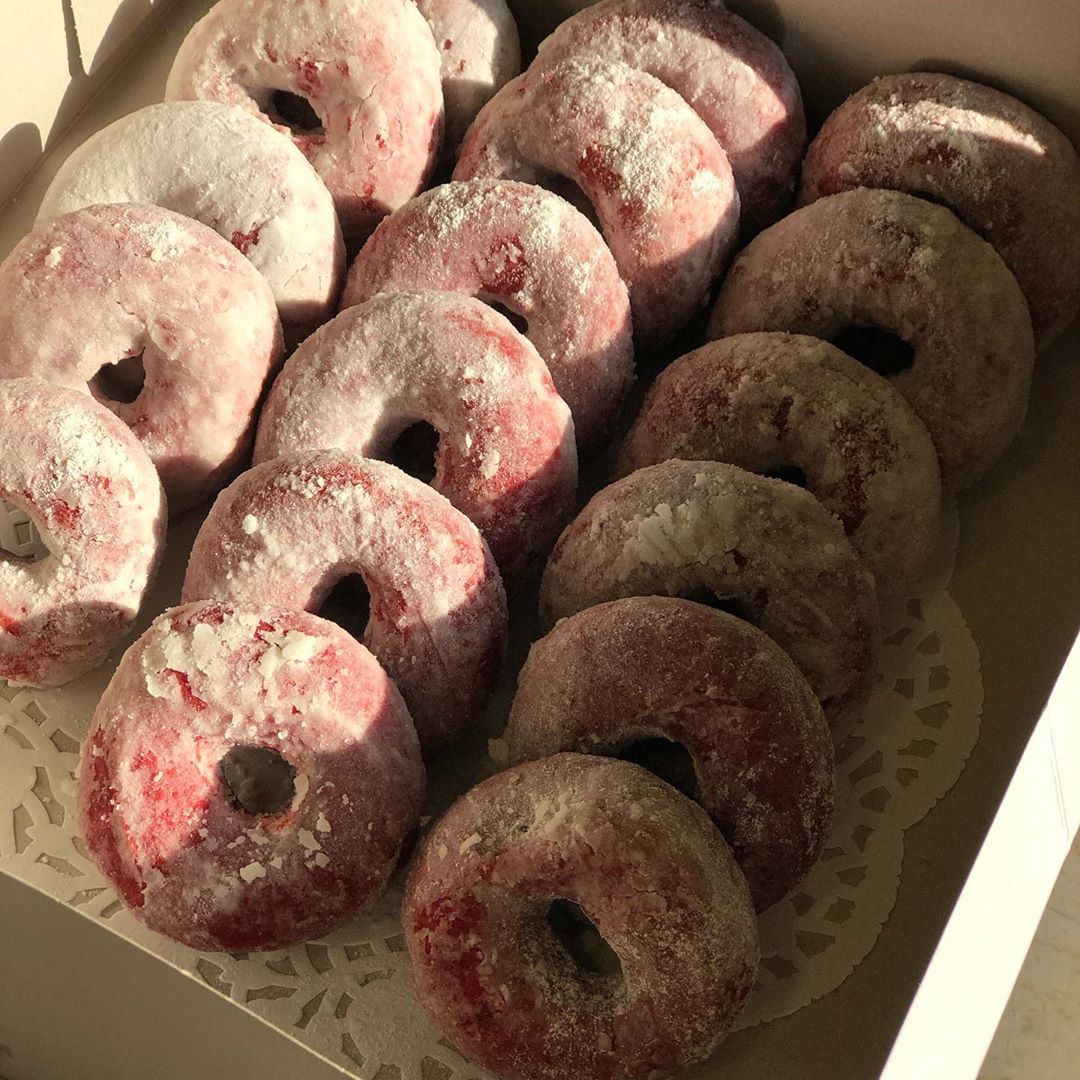 The NEW Red Velvet Dounts ❤️ دونت الرد ڤيلفت الجديد
.
.
#Jubail #dounts #doughnut #redvelvet #foodie #dessertlovers #jubailads #jubail_industrial #jubailcity