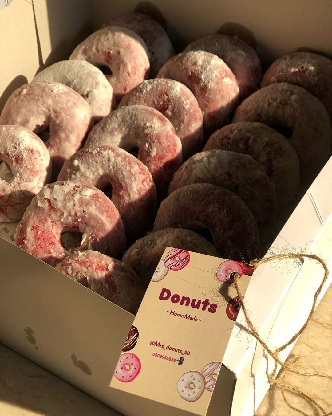 جربوا دونت الرد ڤيلفت الجديد ❤️✨
.
#Jubail #dounts #doughnut #redvelvet #foodie #dessertlovers #jubailads #jubail_industrial #jubailcity