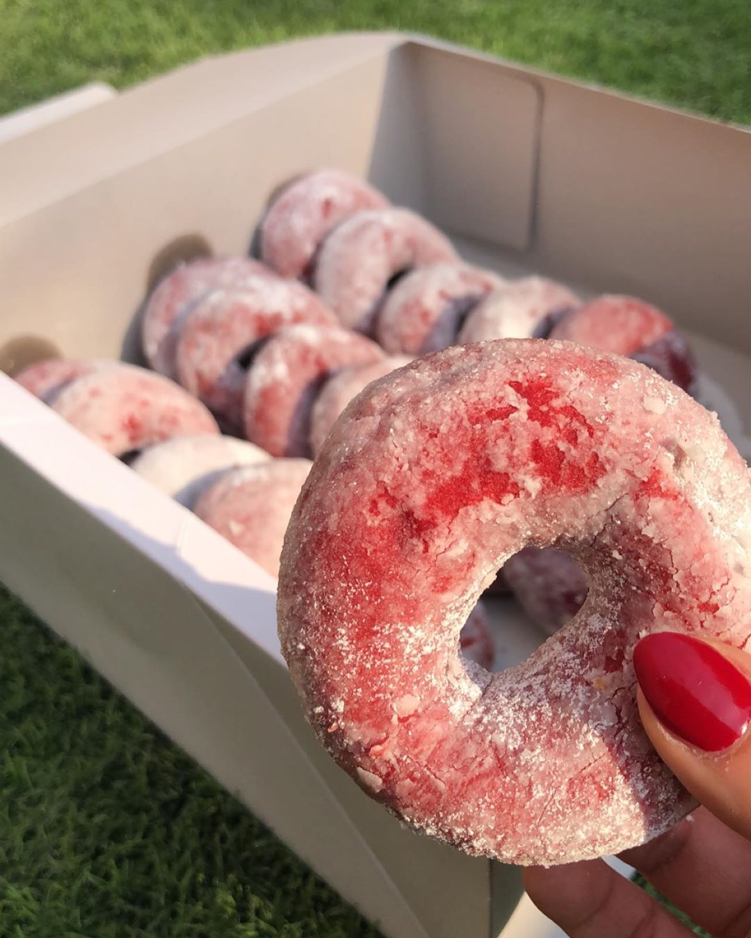 The NEW Red Velvet Dounts ❤️ دونت الرد ڤيلفت الجديد
.
#Jubail #dounts #doughnut #redvelvet #foodie #dessertlovers #jubailads #jubail_industrial #jubailcity #homemade #homemadedonuts