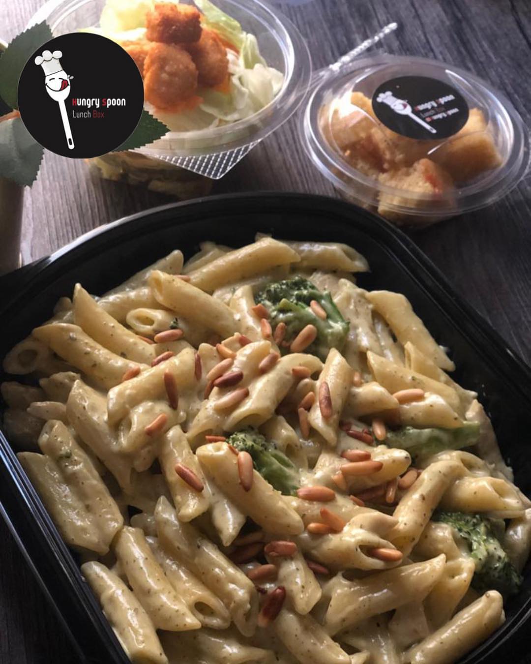مكرونة بالبيستو ، سلطة البوب كورن حلى مكعبات الكيك #غداء_موظفين #غداء_عمل #غداء_اليوم #اكل_لذيذ #توصيل #الرياض #بيستو #bisto #pasta #غداء_اليوم #غداء_سريع #لذيذ#pesto #pestopasta