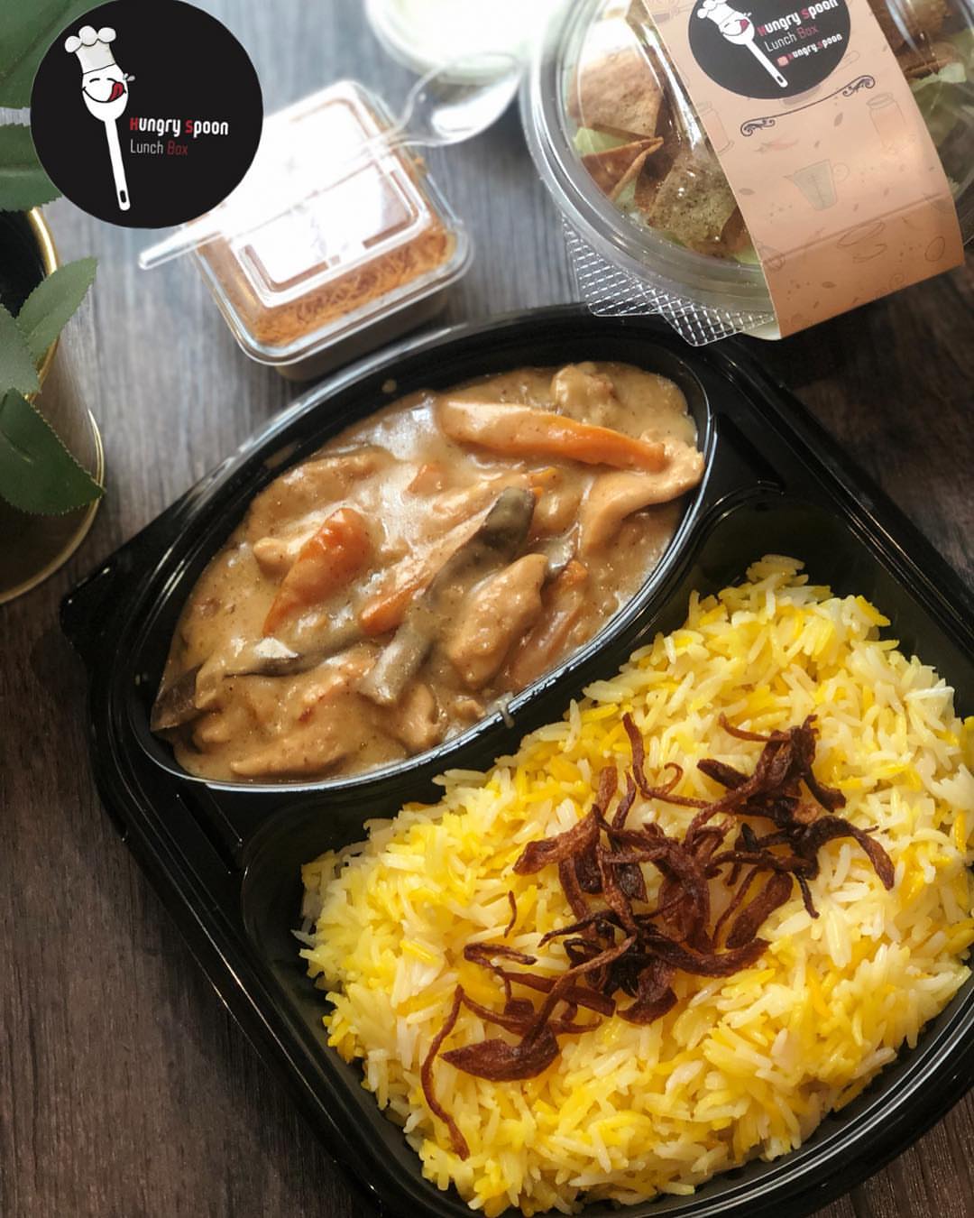 دجاج وبذنجان بالباشميل ، وسلطة الخس مع الزعتر ، حلى الخشخش #غداء_موظفين #غداء_عمل #غداء_اليوم #توصيل #طبخ_بيت #اكل #اكلات_سهله #اكل_لذيذ #لذيذ #yummymummies #yummy #foodغداء_يومي #غداء_تايم