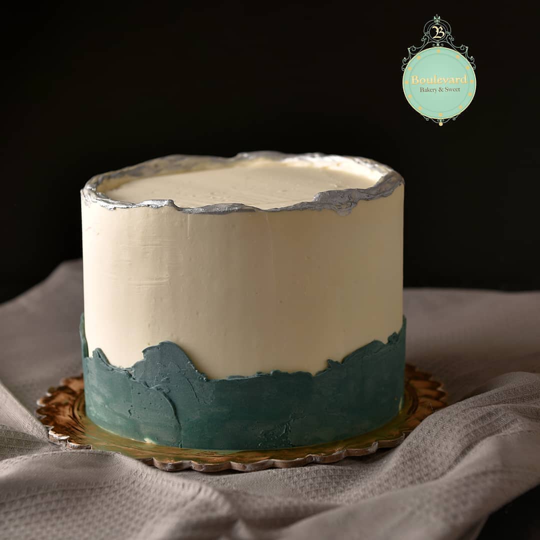 Classic white cake
With fresh blackberry sauce & Custard ❤️
6 inch .
.
كلاسيك كيك (أبيض)
مع صلصة التوت الأسود و الكاسترد
.
تبدأ الأسعار من 170 sr
و تختلف حسب الإضافات المخُتارة
.
للطلب من خلال الموقع أعلى الصفحة
.
.
Photographer : @zainab_aldar
.
.
#cake #whitecake #blackberry #birthday #alqatif #saihat #sweets #art #eid #Qatif #tastegood #tastey #bakery #eidcake #القطيف #سيهات #تاروت#الناصرة #العيد #حلويات #طلبات #قطيف #سيهات #صفوى