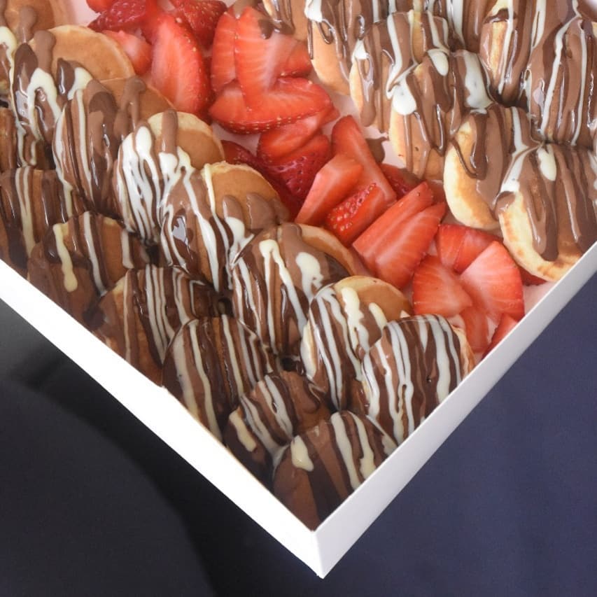 Mini pancakes
علبة ميني بانكيك بالشوكولاته البلجيكية
.
35 قطعة بالإضافة إلى إختياركم من الفراولة او الموز ❤️
35 SR
.
للطلب من الموقع الموجود في البايو