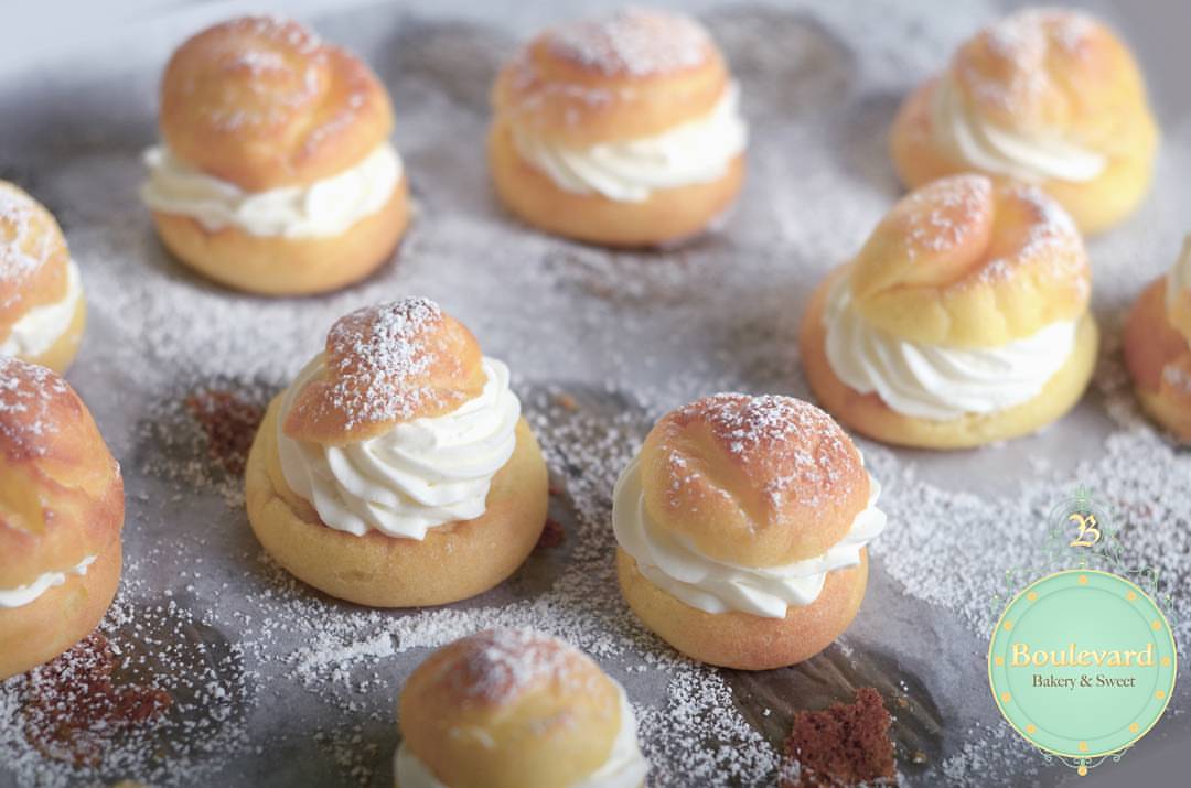 light cream puff
AVAILABLE today .
.
.
يتوفر اليوم كريم بف
25 حبة = 45 ريال .
.
للطلب من خلال الموقع في البايو
المنطقة الشرقية •• القطيف .
.
Photographer : Zainab_Aldar
.
.
#Qatif #tastegood #alqatif #saihat #delivery #cute #Baking #loveofbaking #sweets #المحدود #المنيرة #الناصرة #سيهات #تاروت #القطيف