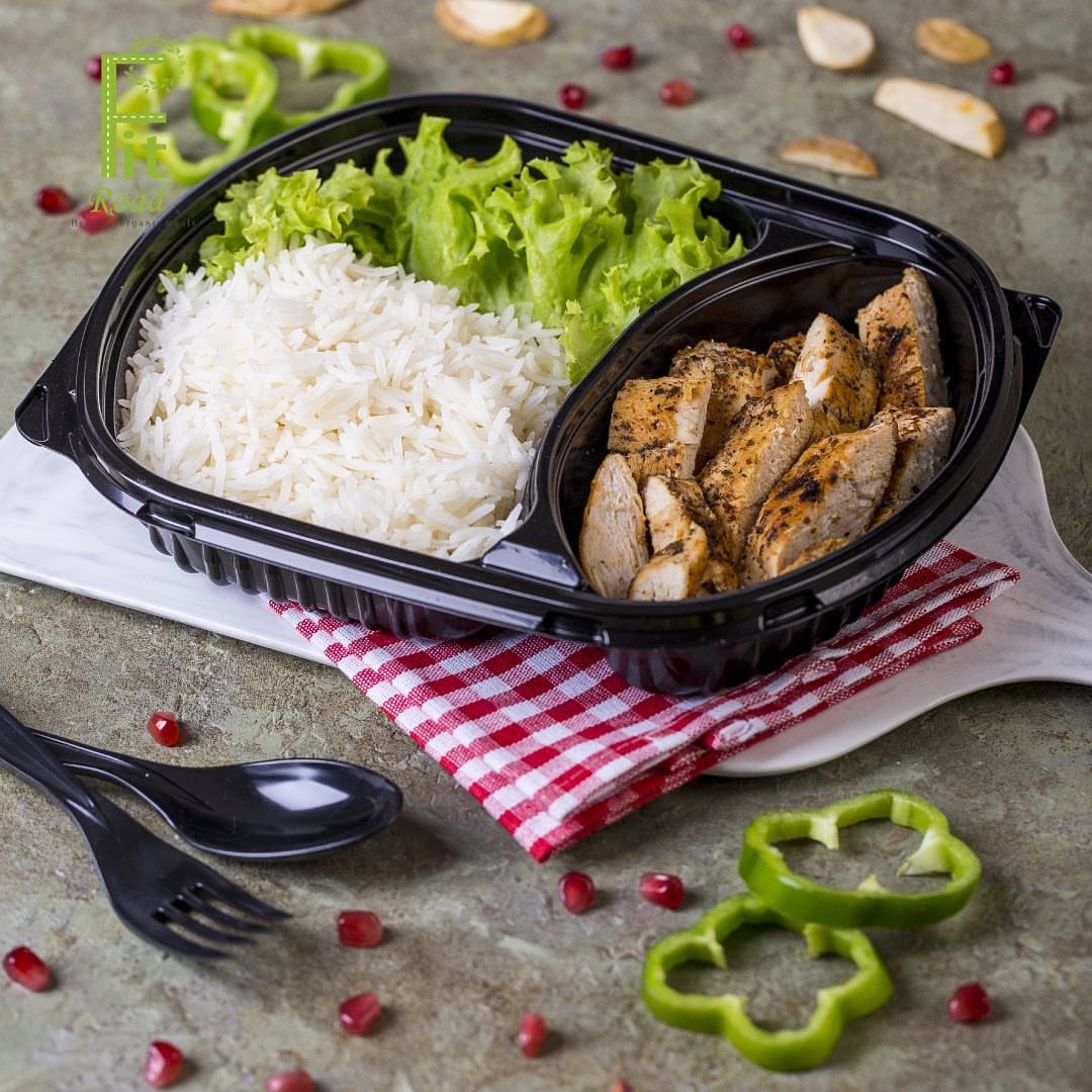 أرز ابيض مع صدر الدجاج المشوي
#healthyrecipes
#healthyfood