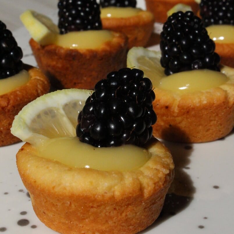 LEMON يعدل مزاجك
.
.
.
.
#حلى_ليمون #سويت_ليمون #سويت #حلى #الرياض #حلى_بارد #حلى_قهوة #افكار #ميكب #حلى_قهوه #طبخ #lemonpie #lemon_cookies #lemon
