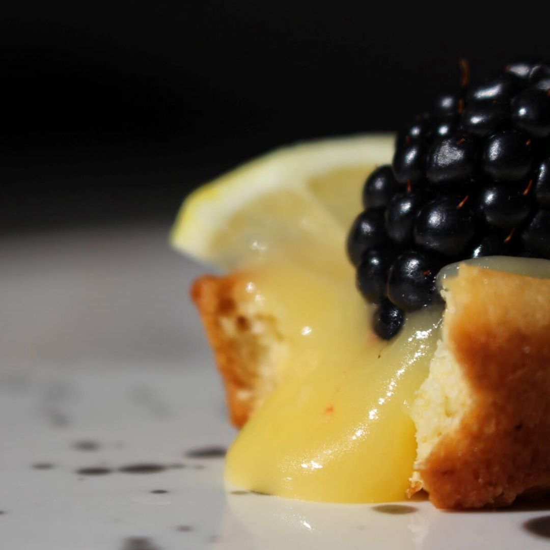LEMON يعدل مزاجك
.
.
.
.
#حلى_ليمون #سويت_ليمون #سويت #حلى #الرياض #حلى_بارد #حلى_قهوة #افكار #ميكب #حلى_قهوه #طبخ #lemonpie #lemon_cookies #lemon