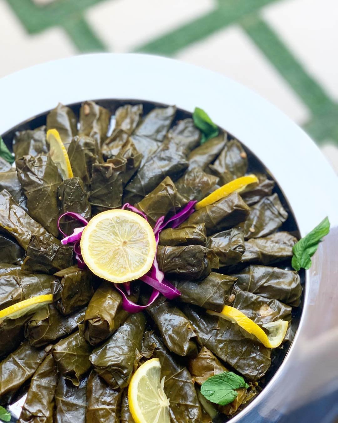 ورق عنب اطباقنا المعروضه للبوفيهات| كما تتوفر بالطبق البلاستيك الكبير والوسط✨