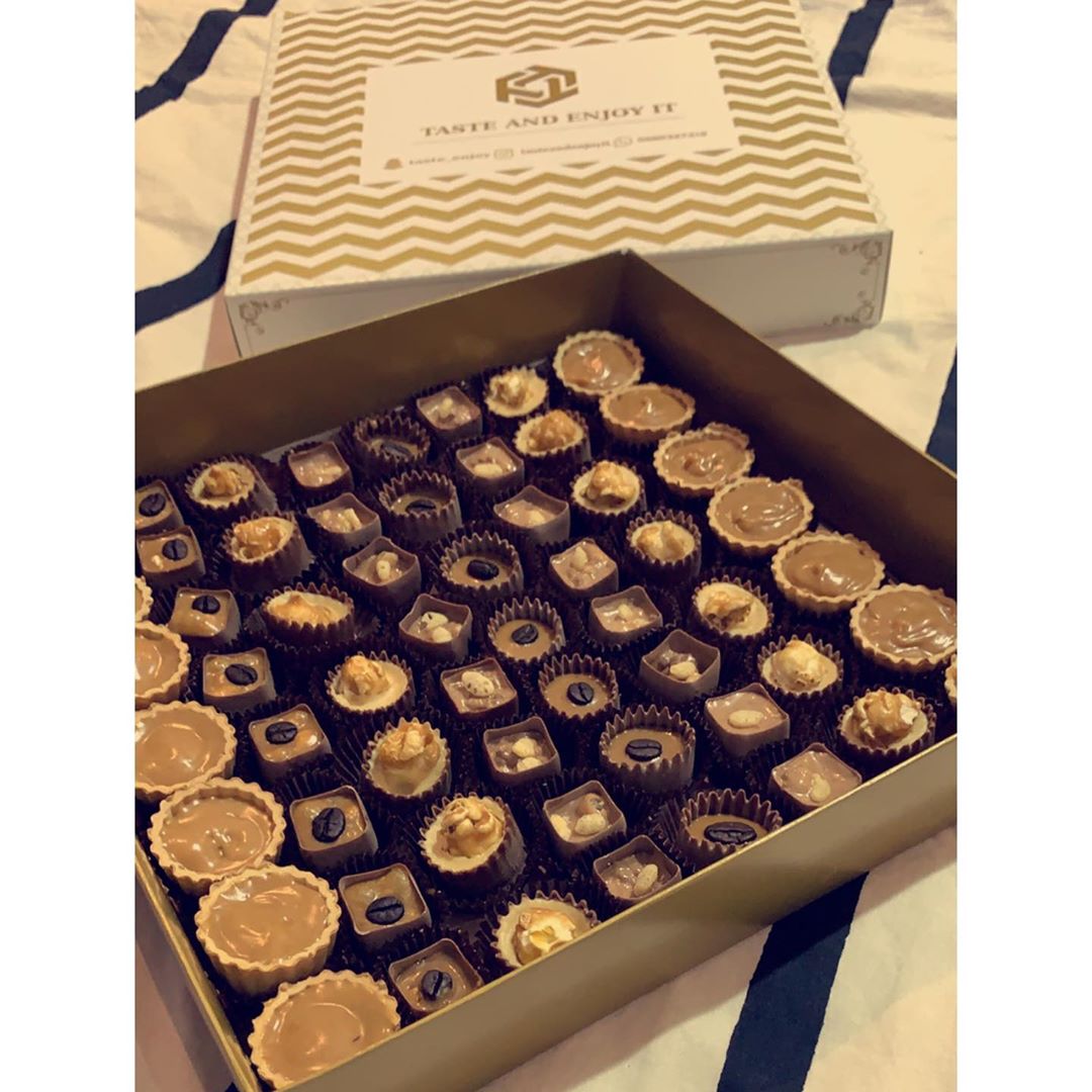 بوكس زلمناسبات المتنوع يحتوي اربع نكهات (لوتس -كوفي-بوبكورن توفي -رايس كرسبي )
وهناك اخر يحمل ثمان نكهات متميزه #الرياض #توفي #لوتس #لذيذ #حلويات #شوكليت
