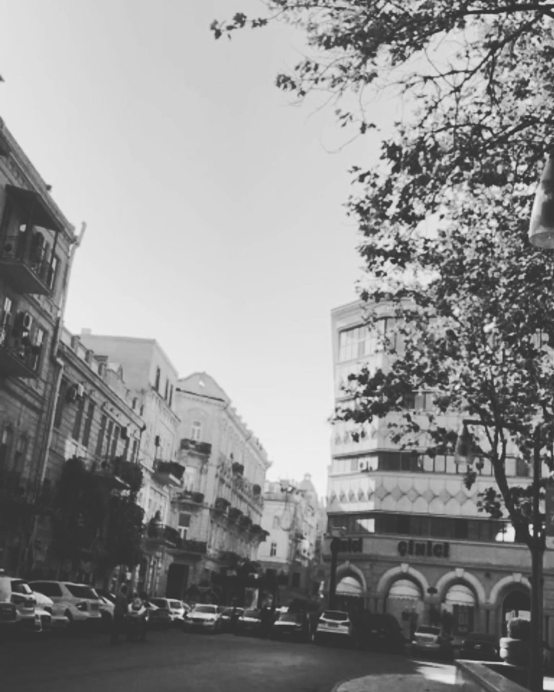 .
.
كنت أقسّم ظلّي مابين أنتظارك وبين خطواته وراك،كنت أشبّع جوع عيني للسنين اللي بتجيني موحشه صعبه بلاك
.
.
.
.
.
.
.
#exo #explore #snapchat #jeddah #travel #arabtravel #saudi #baku #saudiarabia #سفر #رحلات #رحلات_سياحية #رحلاتي #دبي#dubai #اكسبلورر #اكسبلور #تصويري #السعوديه#عدستي#تصويري#منشن#لايك #فولو#جده #جده_الان#coffee#sweets #sweet#fashion