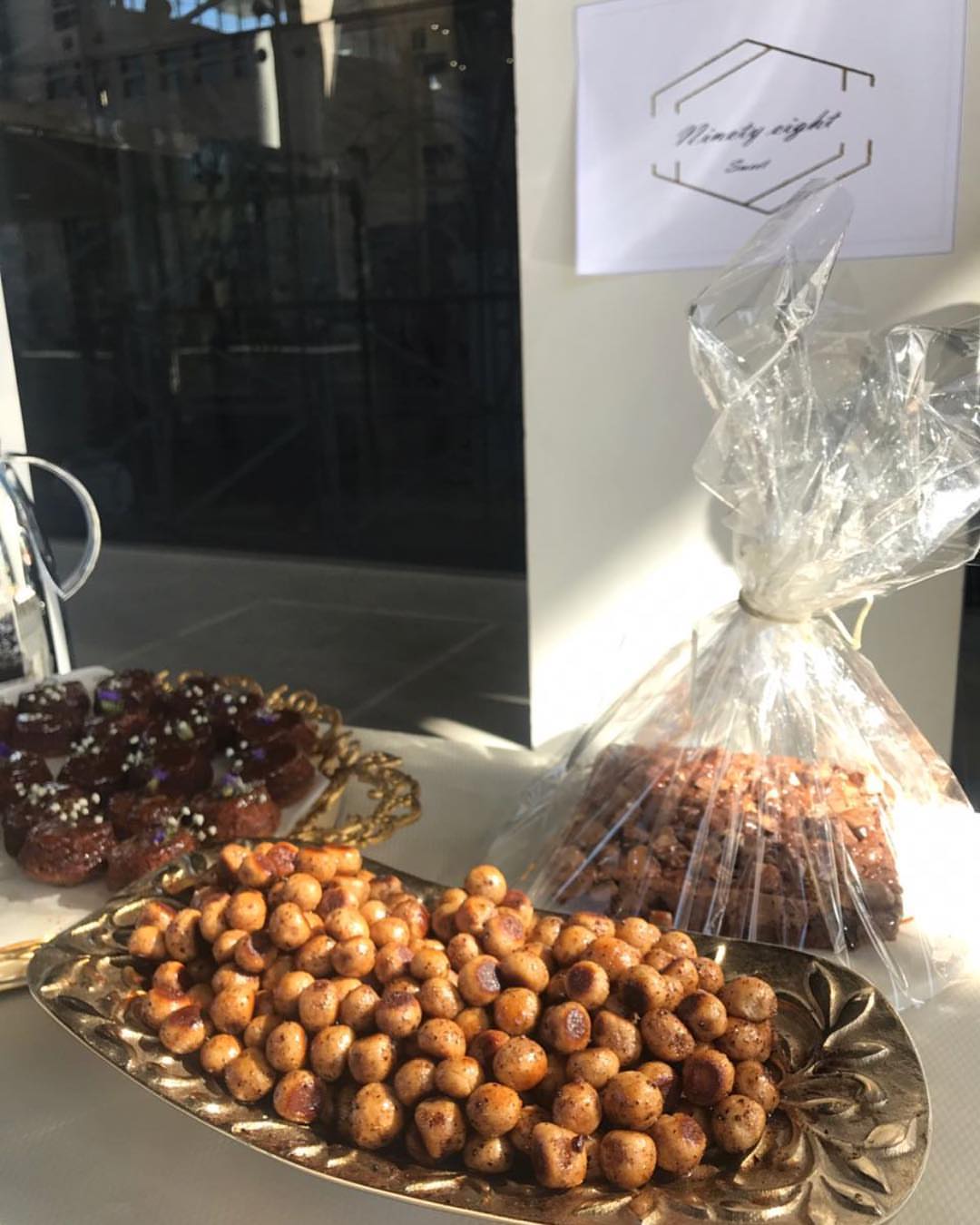 تعرفو على منتجاتنا اللذيذة من : #براونيز ، #كيكة_تمر #ميني_كليجا . #brownies #dates_cake #klija #براونيز_لذيذ #حلا #حلى #كيك