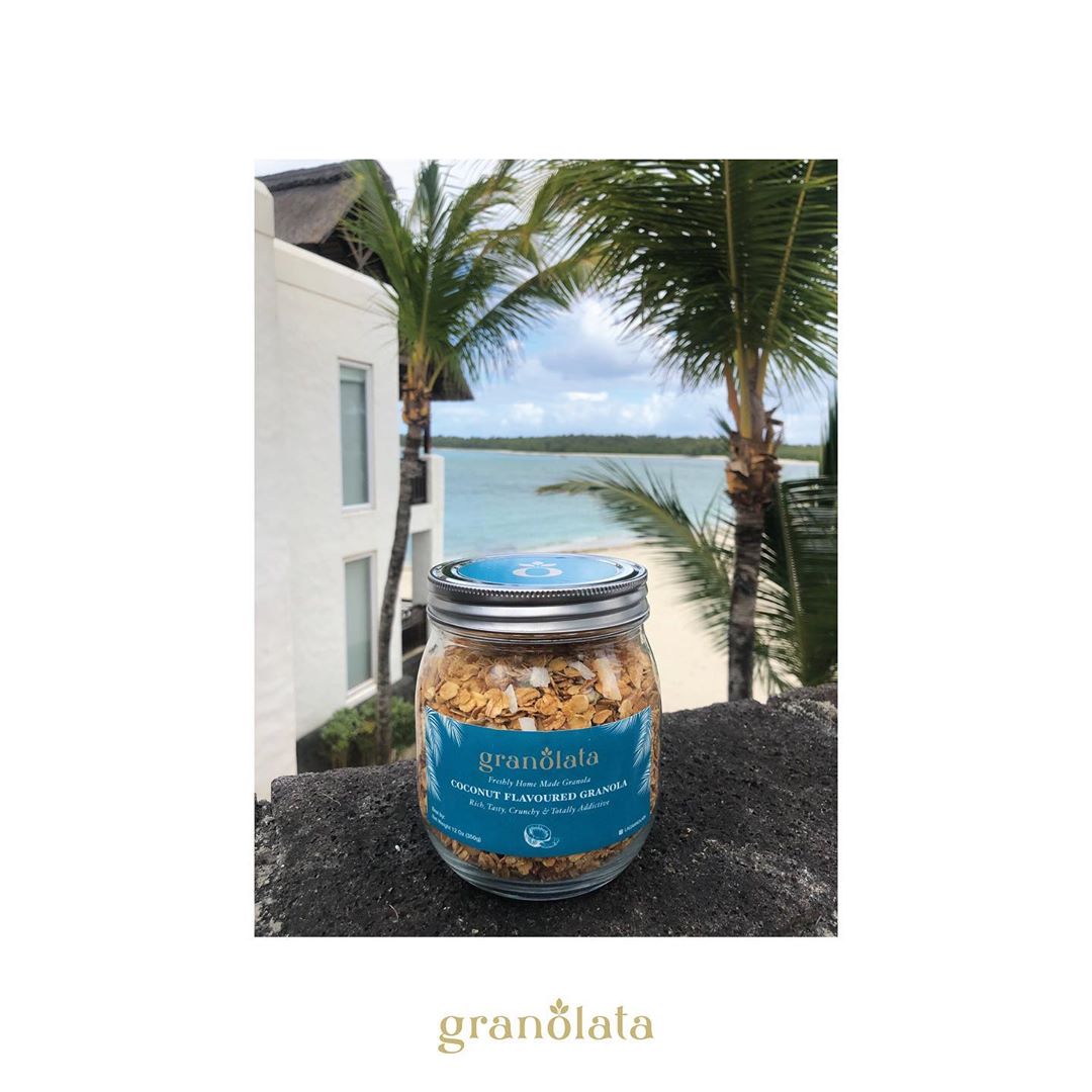 Made with love & Totally addictive !! Coconut Flavoured Granola made with Coconut flakes & Cinnamon جرانولا بنكهة جوز الهند والقرفة مع شرائح جوز الهند #granola#homemade_granola#coconut