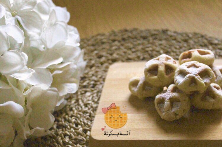 ﴿إنَّ اللَّهَ ومَلَائِكَتَهُ يُصَلُّونَ عَلَى النَّبِيِّ﴾ قال رسول الله ﷺ
من أفضل أيامكم يوم الجمعة فأكثروا عليّ من الصلاة