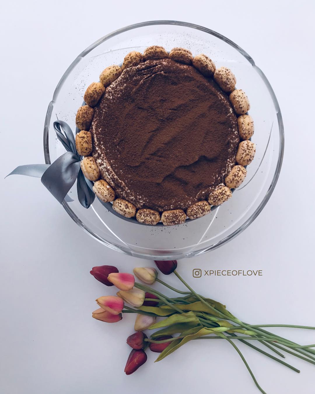 اختموا يومكم بقطعة من التيراميسو بـ ١٤٥ ريال، عافية عليكم ✨♥️ ... #حلويات #قطعة_من_الحب #الرياض #قهوة