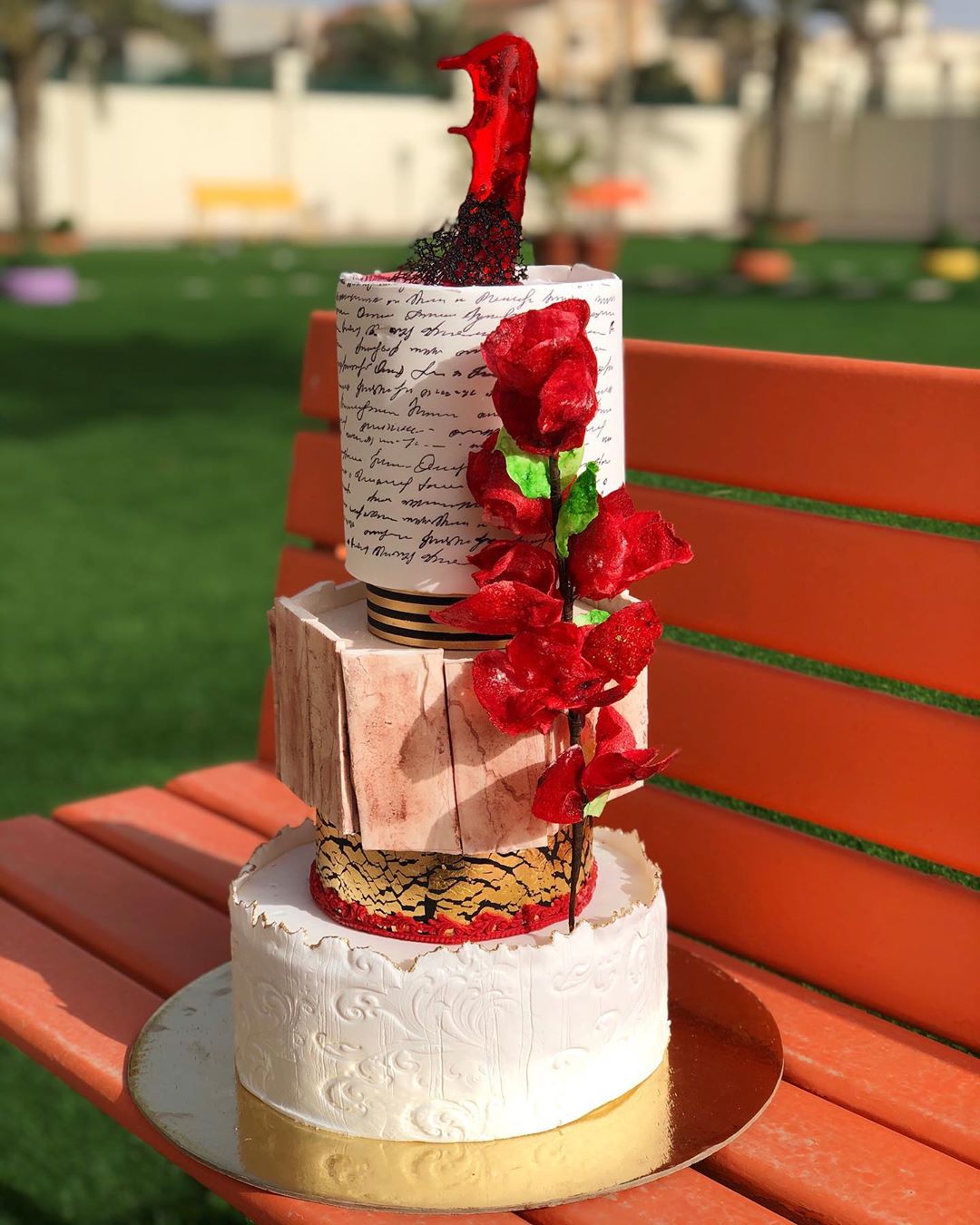 الحمدلله انتهيت من ورشة عمل جديده كانت يومين جميله مع الرائعه @lelean_cake تعلمت فيها تكنيكات جميله جدا
#جده#جده_غير#يوم_الام#جدة_الان #حفلات_تخرج #حفلات_بنات#زواج#اعراس#مناسبات#مشاريع_صغيره#اسر_منتجه