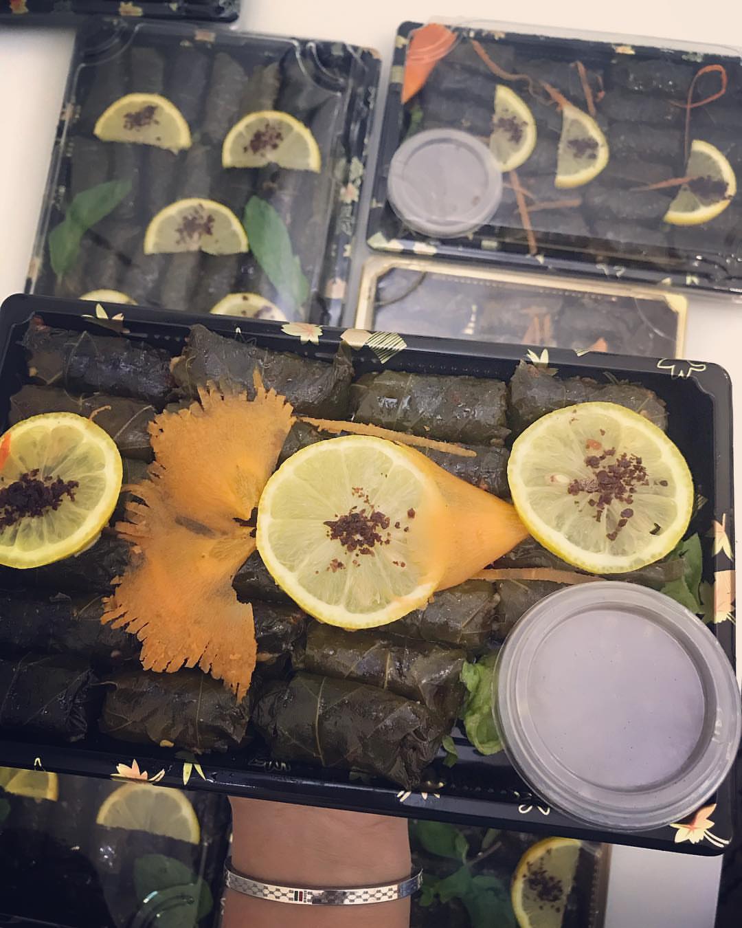ورق عنب مع صوص حار