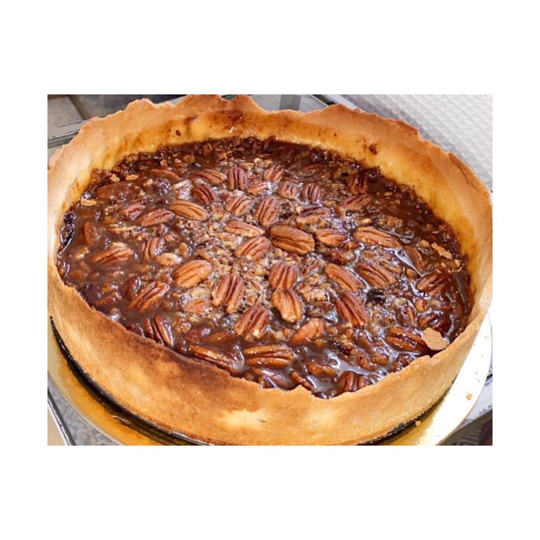 Don’t miss trying our pecan pie!!
•
•
لا تفوتوا اطعم pecan pie عندنا!
•
•
#jeddah #ksa #pecanpie #جدة #مناسبات