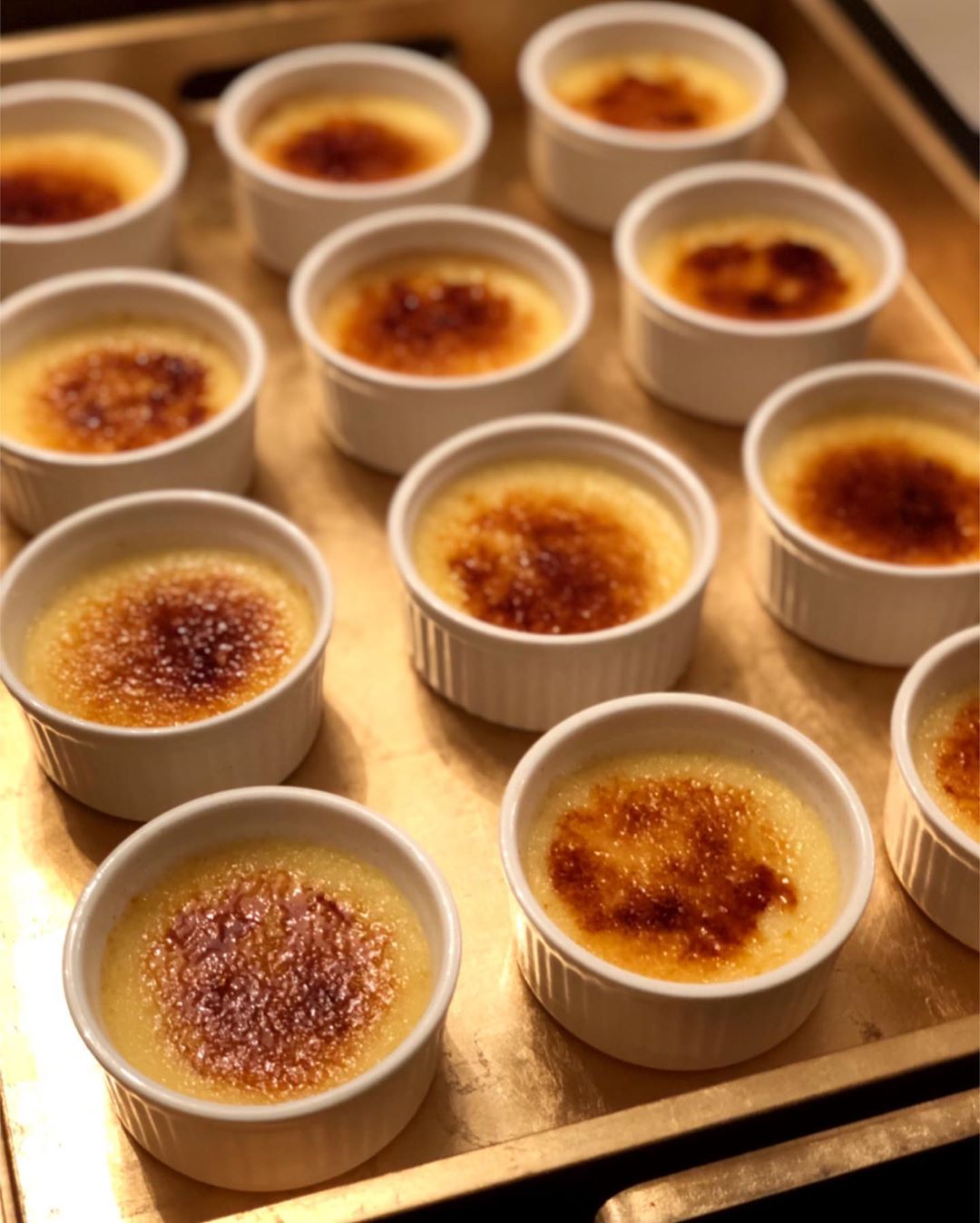 Appetizing creme brûlée✨
•
•
ألذ كريم برولي لمناسباتكم..
•
•
#cremebrulee #ksa #jeddah #حفلات #مناسبات #جدة