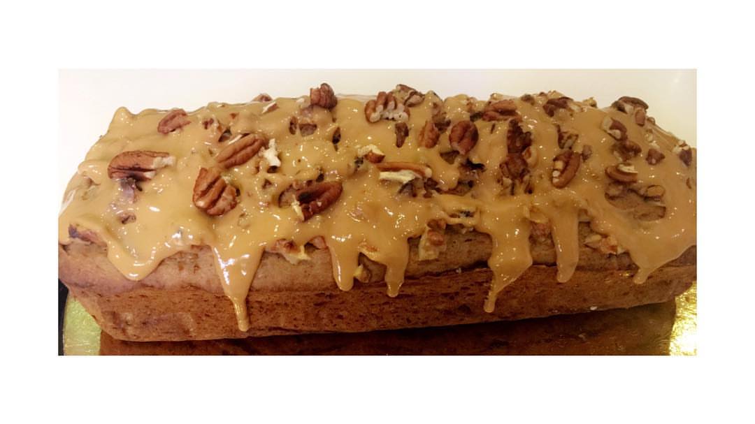 Banana Bread
covered with Peanut Butterand Honey sauce
بنانا بريد بصوص الپينت بتر والعسل #banana_bread
#honey
#peanutbutter
#jeddah
#ksa
#cake
#baking
#pecan
#بنانا_بريد
#عسل
#زبدة_الفول_السوداني
#جدة