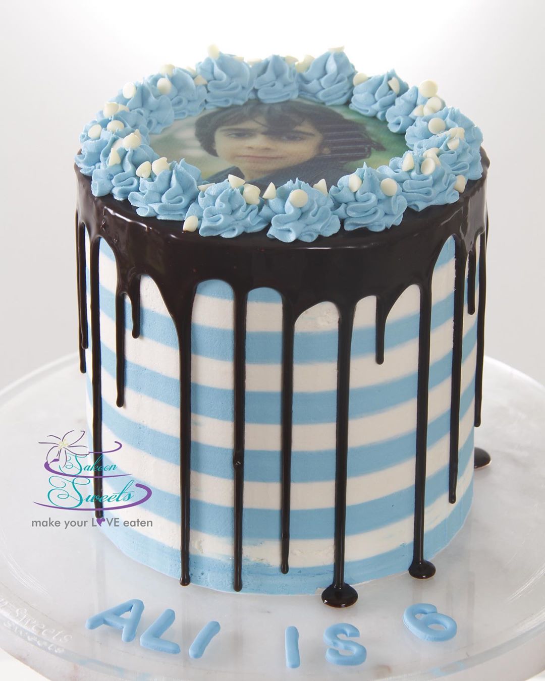 .
.
نستقبل طلباتكم عبر الواتس اب : 0546384300
.
.
.
Make your LOVE eaten
.
.#sweetmagazine
.
#sweets #sakoonsweets #saihat #dammam #qatif #jubail #khobar #saudi i #حلويات # حلى # كوكيز # بسكوت #كيك #الناس_الرايئة #الناس_الرايقة #لذيذ #كيكة #cake #satinice #gumpaste #sweet #cookies #yummy #sugar #FF .
.snapchat " sakoonsweets".