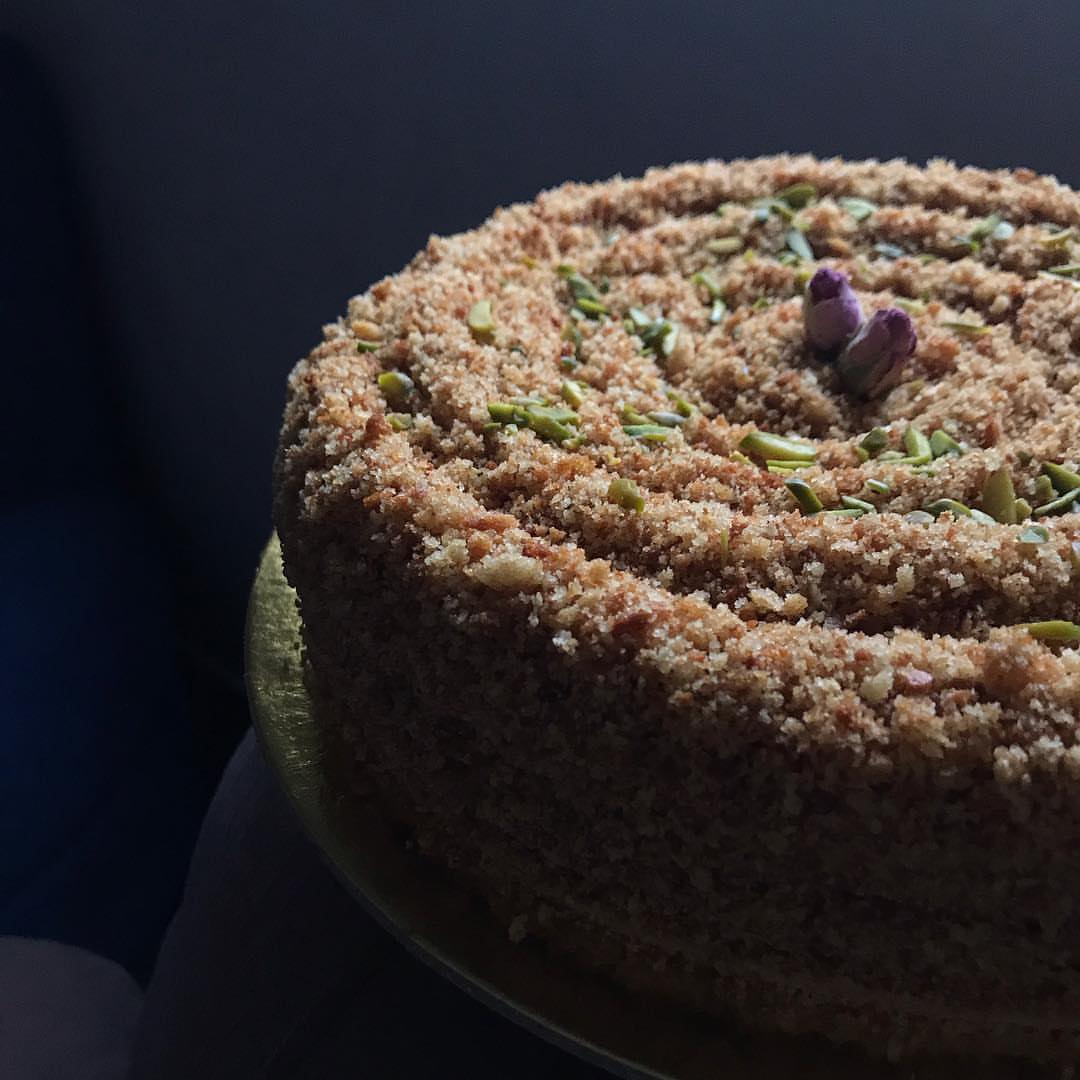 نستقبل طلباتكم على الواتس اب 056 845 1564 #كيكة_العسل_الروسية