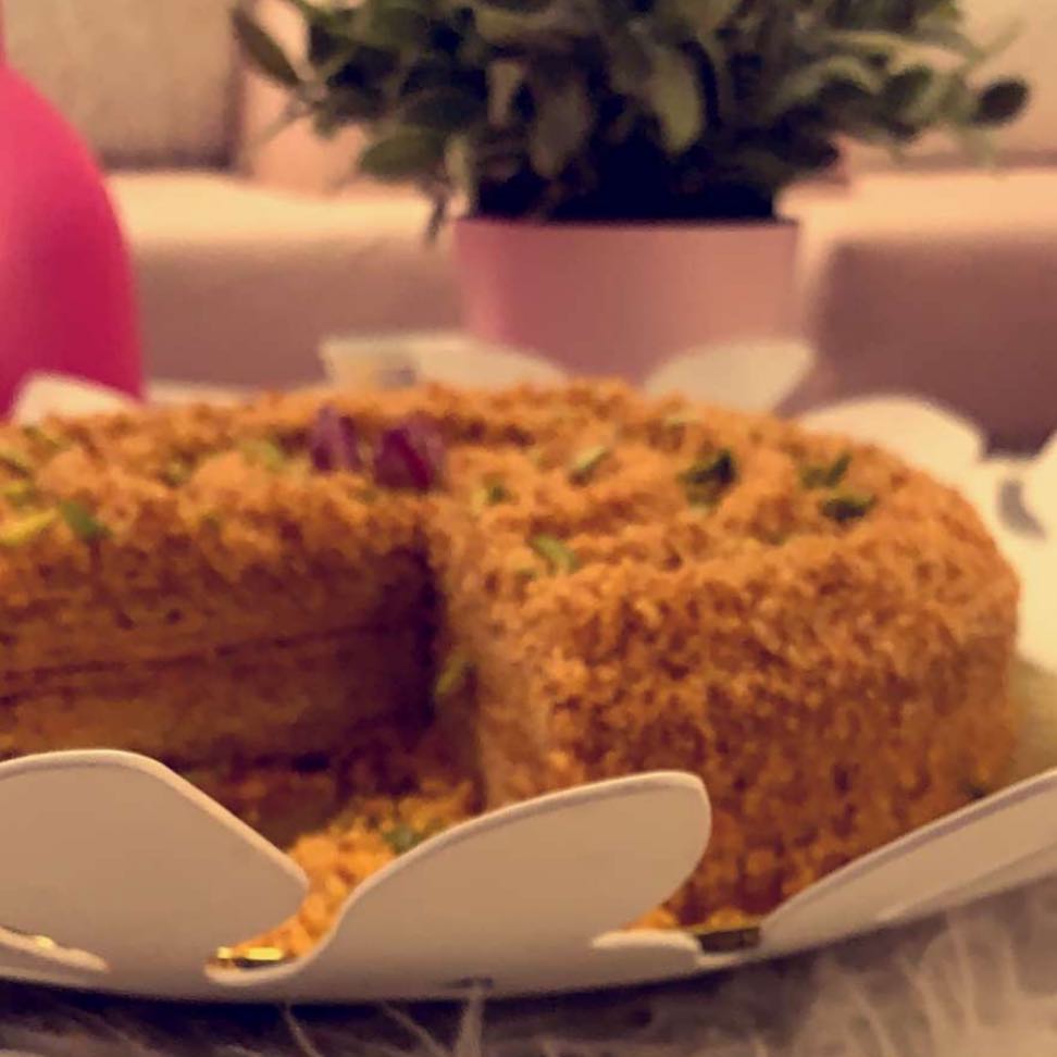 كيكة العسل الروسية خميسكم معاها غير ✨