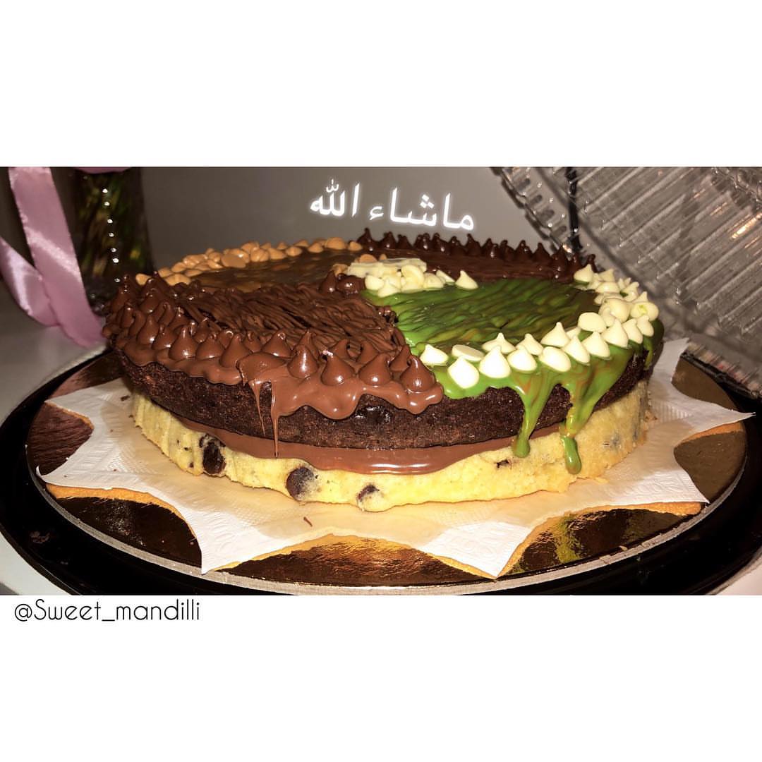 كيكة الكوكيز العملاقة بطريقة جديدة طبقة كوكيز الكلاسيك وطبقة التانية كوكيز شوكلت كاملة
#كيكة_الكوكيز #كوكيز #كوكيز_مكة #حلويات_المنديلي #الاسر_المنتجه #مكة #كرنكلز #اليوم_العالمي_للكوكيز