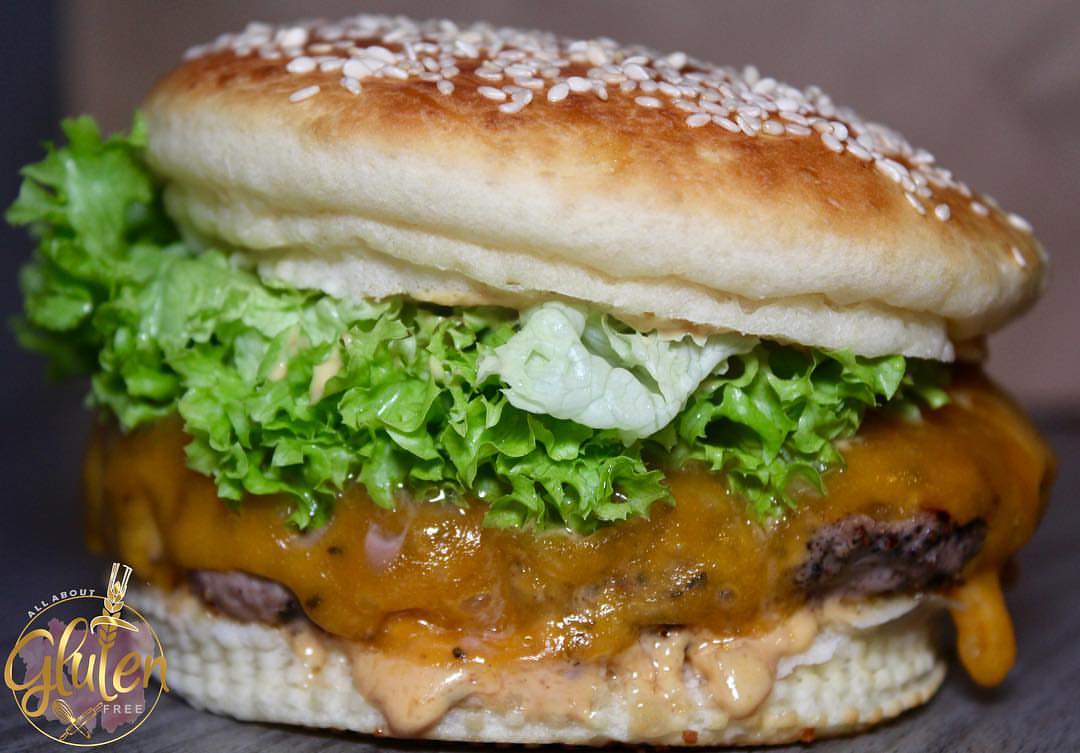 برجر بالجبنة خالي من الجلوتين
Gluten free Cheeseburger
#سيلياك #حساسيةالقمح #خالي_من_القمح #burgerholic #burger #جلوتين_فري_جده #جلوتين_فري #جلوتين_فري_السعودية #glutenfree #خالي_من_الغلوتين #خالي_من_القلوتين