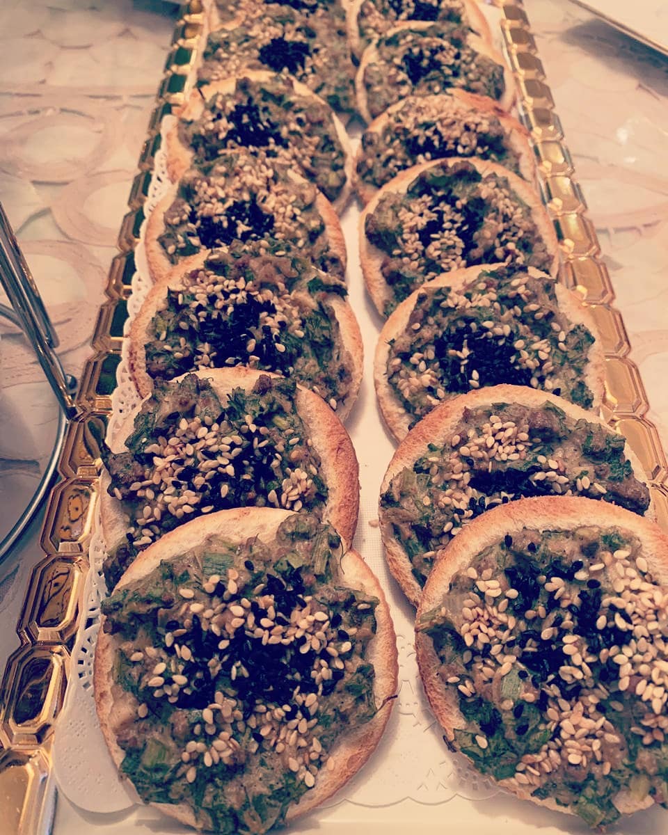عيش باللحم