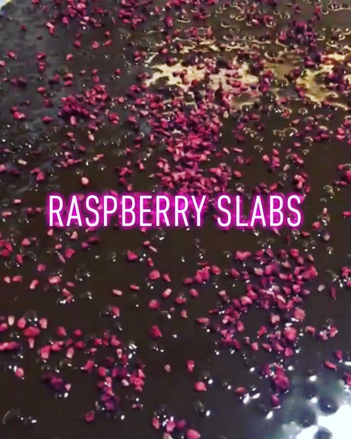 Raspberry Dark chocolate slab
#jeddah #saudiarabia #saudi #riyadh #chocolateatelier #chocolate #life #dxb #dxbfood #جدة #شوكولاته #السعودية #الرياض #سعادة #حفلة