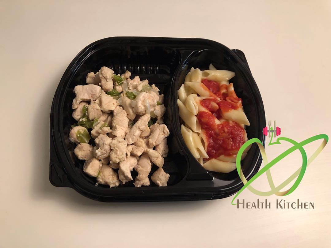 وجبة شاورما دجاج + مكرونه .
#اشتراكات_شهريه #وجبات_صحية #healthyfood #صحي #food #chicken #fitness #كمال_اجسام
