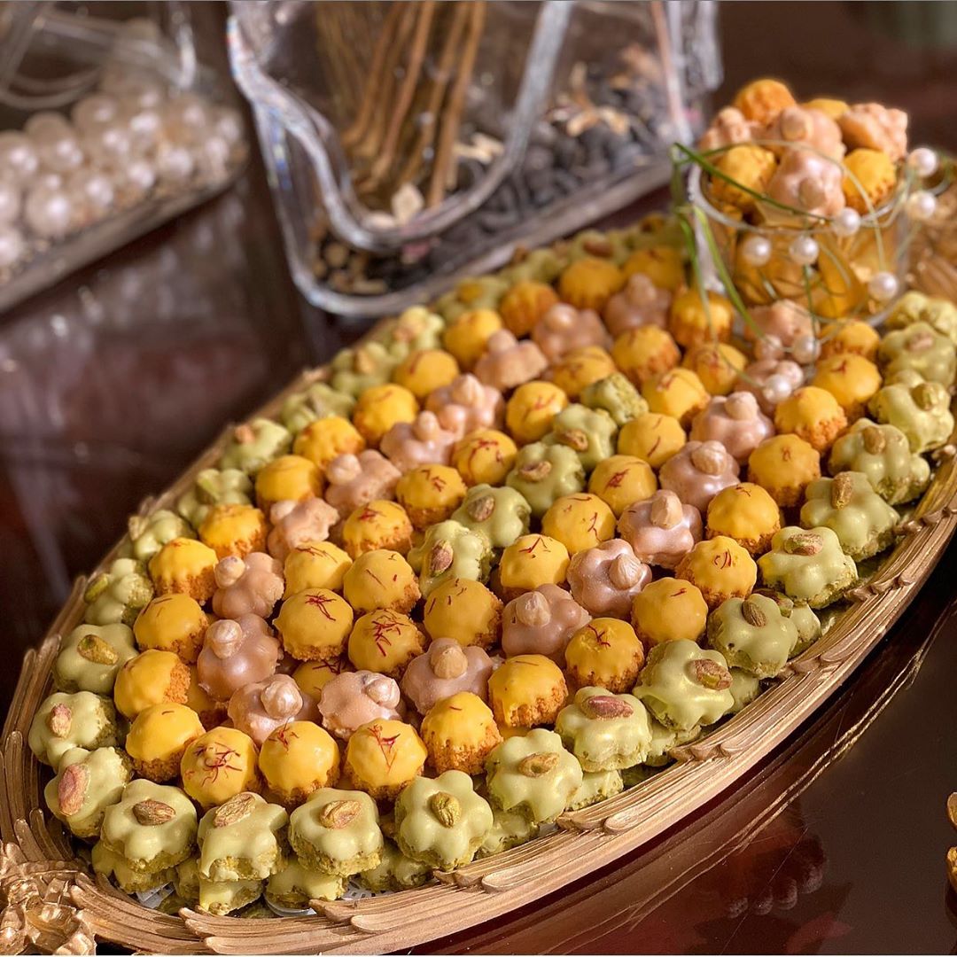 جديدنا
وردات الكريب
بالنكهات الثلاثة: الزعفران، كريمة البندق، كريمة الفستق.
#حلويات_ودان #حلى #تقديمات #ضيافة #حلى_قهوة