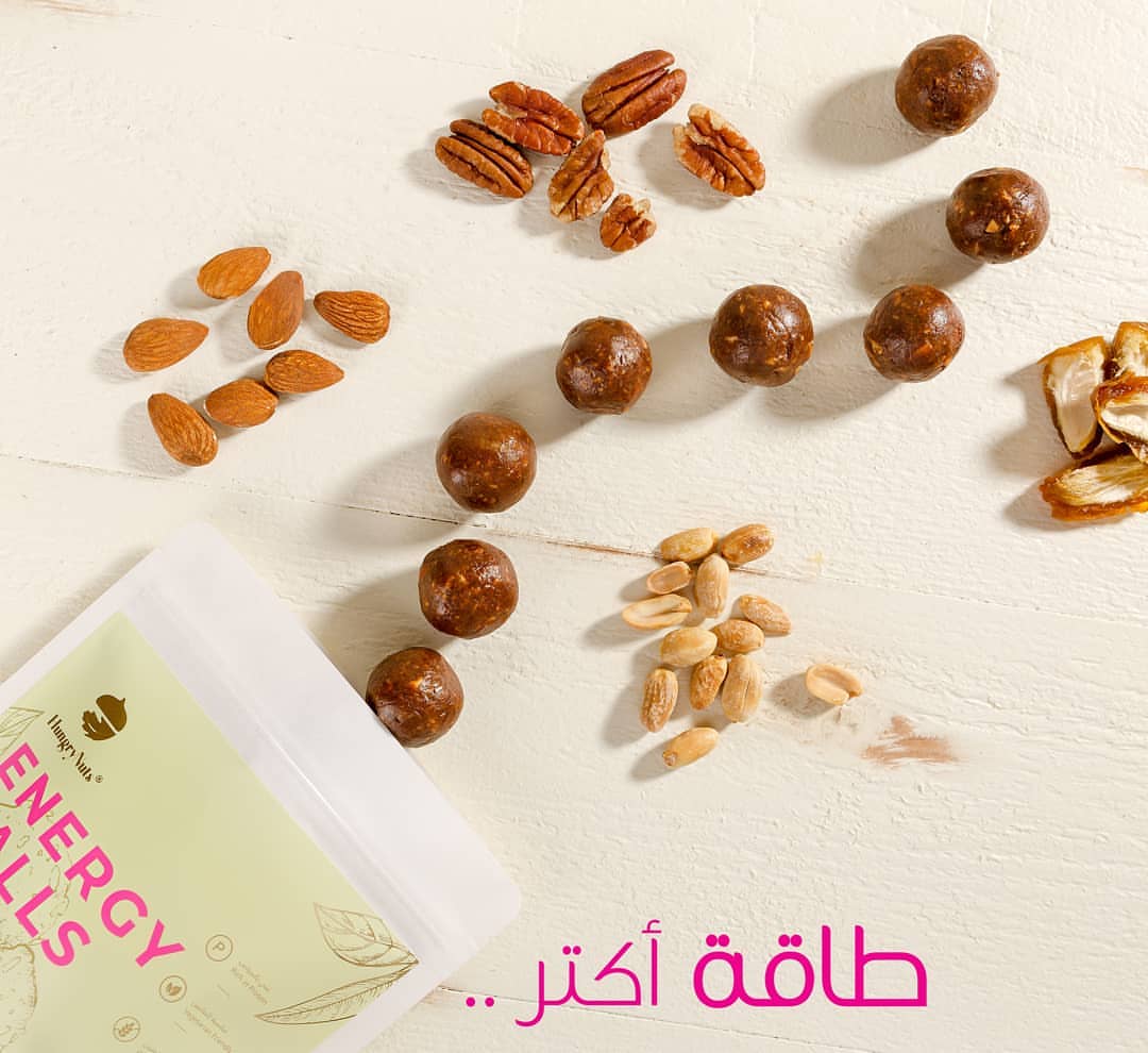 يومكم سعيد يوم مليء بالطاقة والحيوية
بالنسبة لنا كرات الطاقة سارت الحلى الرسمي مع القهوة، بعد الرياضة، وحبة آخر الليل لما نشتهي حاجة حلوة..
.
مكوناتها طبيعية وبسيطة: تمر، مكسرات مطحونة، بودرة بروتين نباتيه وعضوية، بودرة الشوكولاتة الغير محلاة، زبدة لوز هنقري نتس، شراب الأغافي.
ولأنها غنية بالبروتين بتعطي إحساس بالشبع وطاقة جميلة
#هنقري_نتس #كرات_الطاقة #صحي #عضوي #نباتي #شوكولاته #خالي_من_الغلوتين #زبدة_لوز #صحون_تمر #وجبة_خفيفة #مكسرات
#hungrynuts #energy_balls #glutenfree #nobake #healthyfood #vegan #dairyfree #dates #chocolate #nuts #snacks #almondbutter