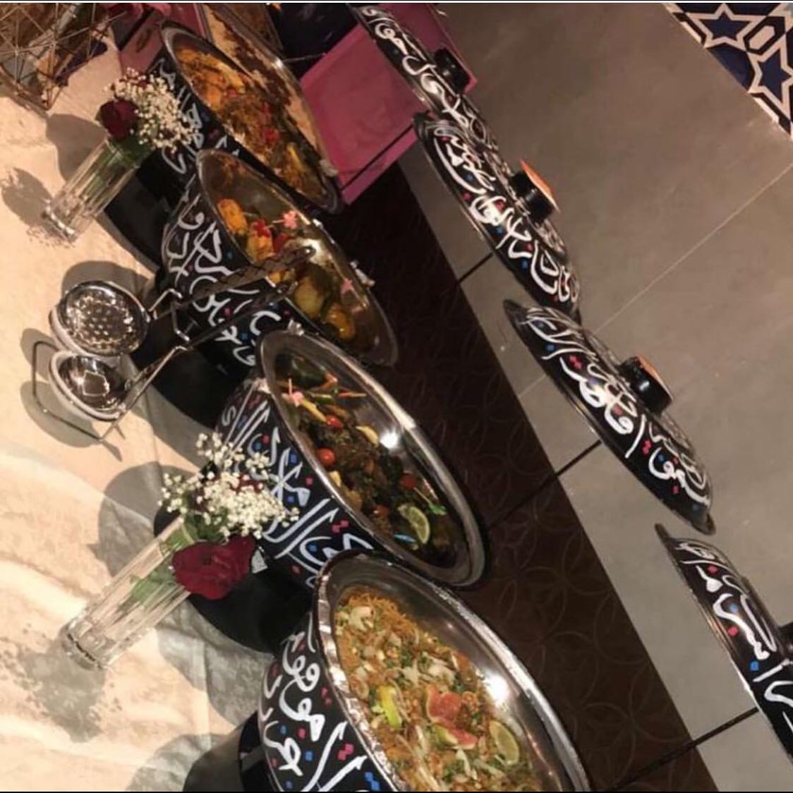 عملائنا الأعزاء نتشرف بخدمتكم بإقامة البوفيهات وتنظيمها شامل الفاكهه والورد والسلطات والحلى والمشروبات تبداء من ٢٧٥٠ريال