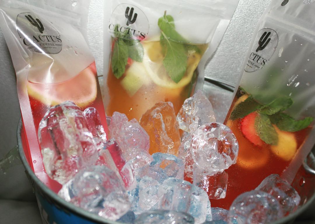 Pink breeze, Saudi champagne, and Cactus mojito موهيتو البينك بريز، سعودي شامبانيا و كاكتس موهيتو -
-
#شاليهات_الرياض #شاليه #الرياض #موهيتو #اكياس_موهيتو #اكياس_عصير #كوفي #توزيعات #تقديمات #ميني_توزيعات
#mojito #mini #coffee #chalet #riyadh #new #plastic #bags