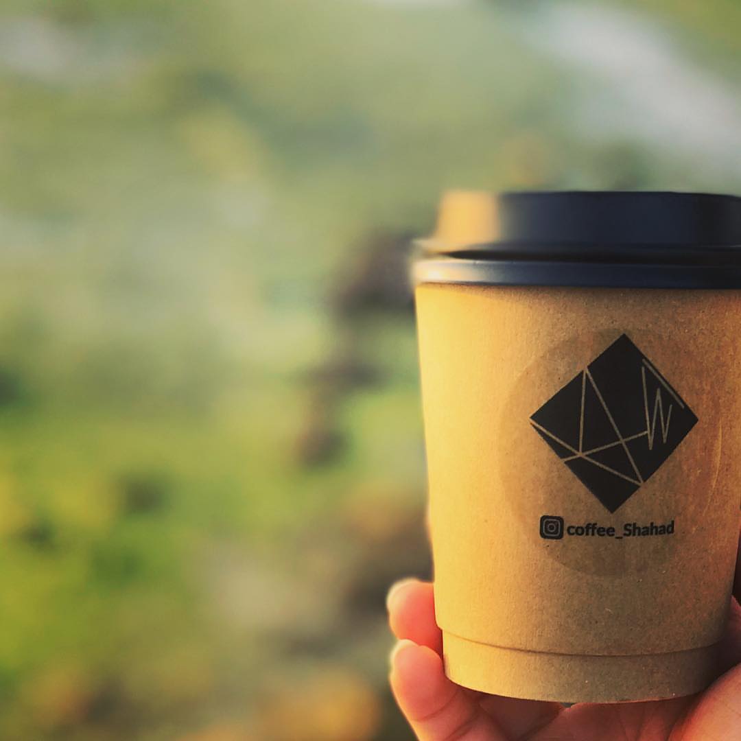 يقولك يد وحده ماتصفق ! بس تمسك كوب قهوه ✋☕️.
.
#قهوة_شهد