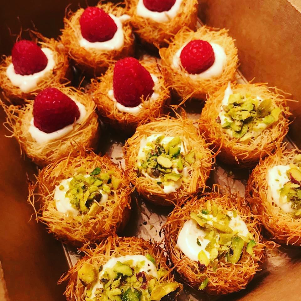 اللهم انك عفو كريم تحب العفو فاعفو عنا .. #توت #pistachio #م #افطار_شهي #كنافة #تقديمات