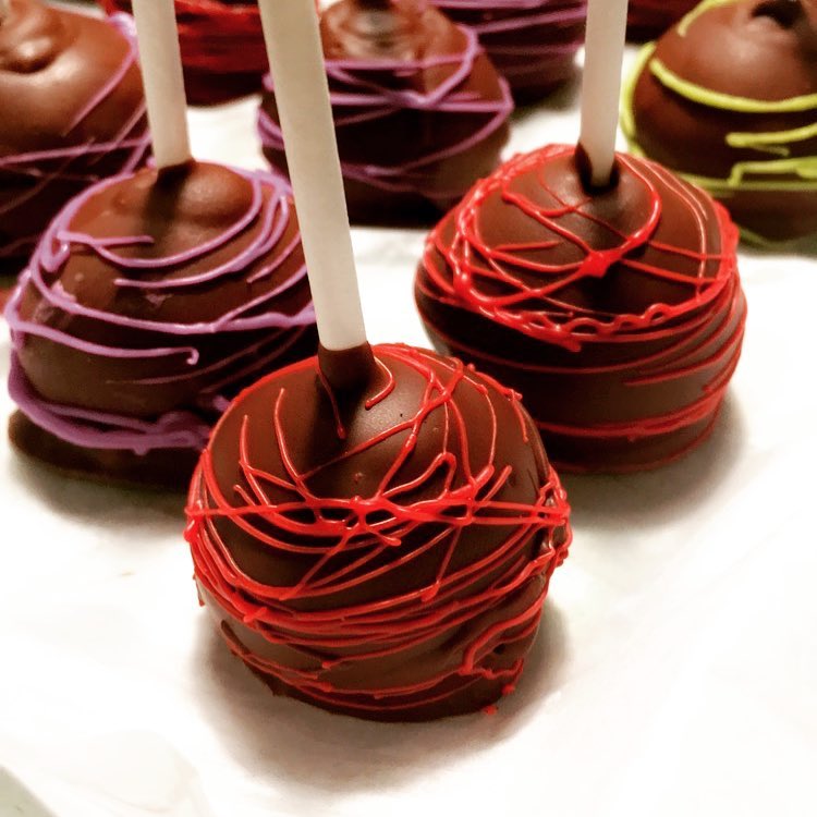 .
lollipop cake
لمناسباتكم باللون والثيم المطلوب
#lollipopcake#بوبز_كيك #تقديم #حفلات #اعياد ميلاد #ثيم