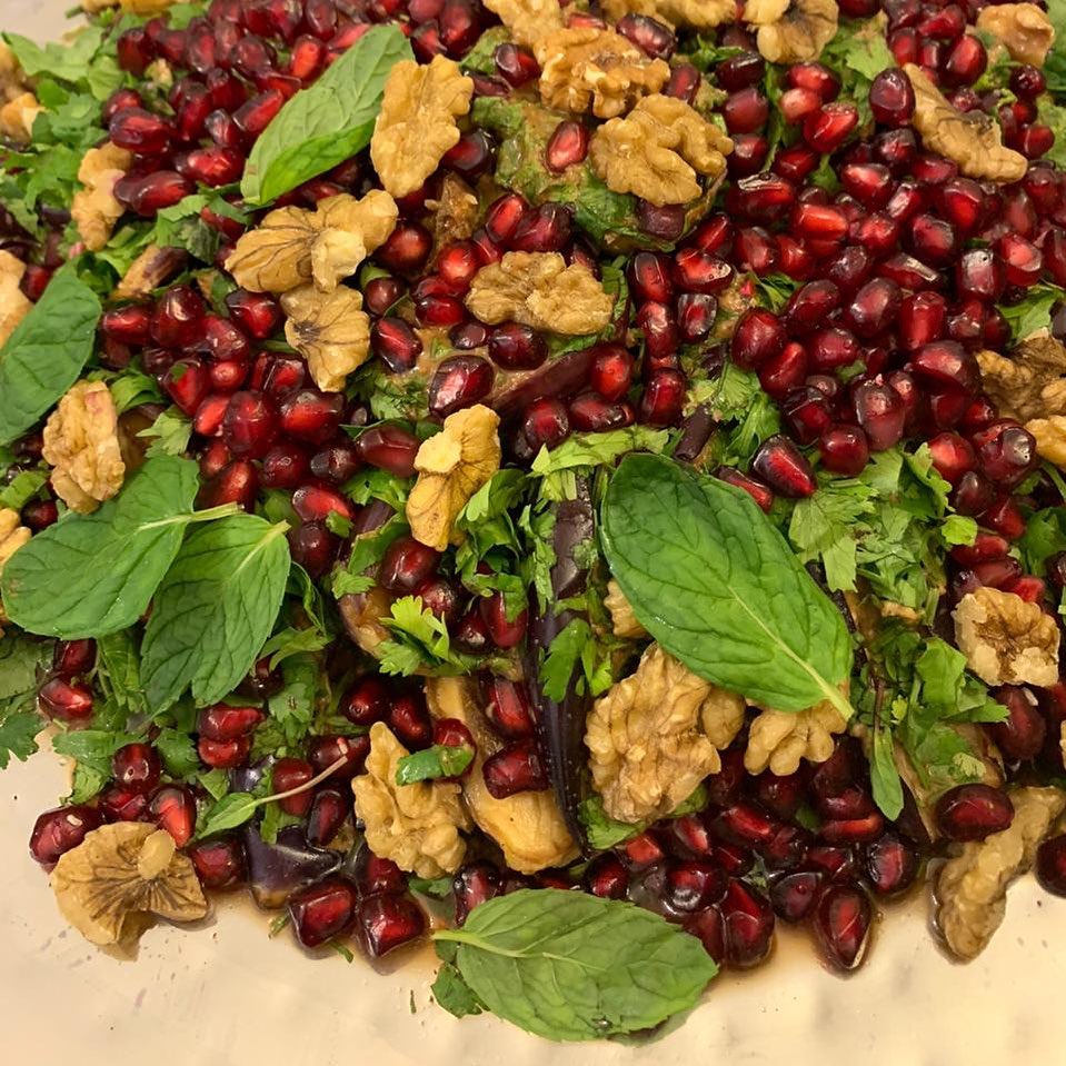سلطة الباذنجان بصوص الجوز الرومانيه يممممي
.
#سلطة #باذنجان #مقبلات