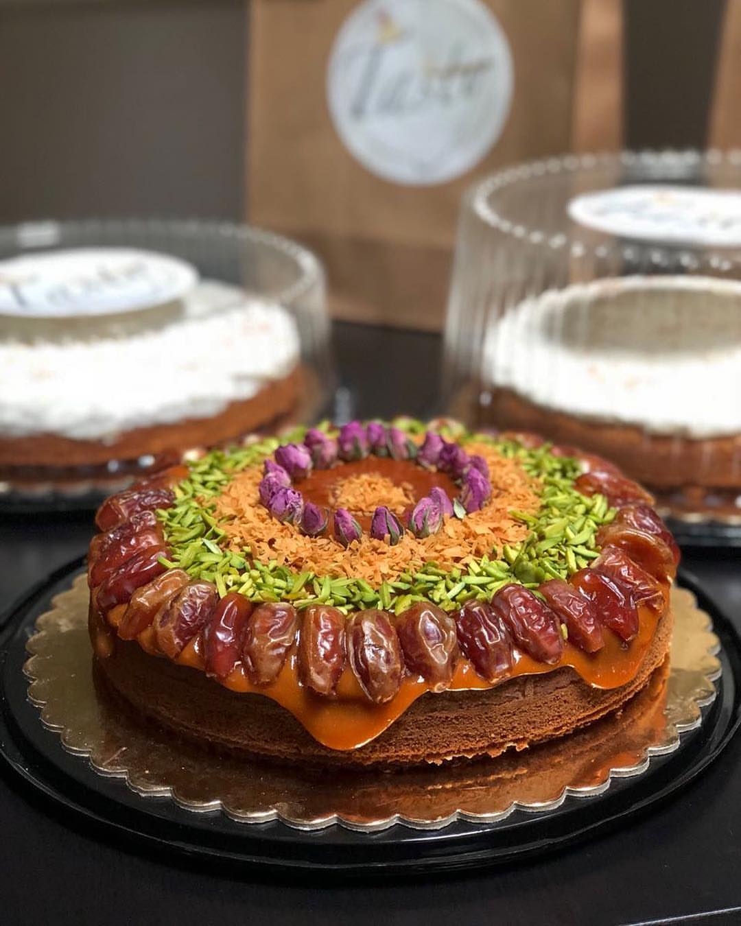 كيكة تمر بصوص التوفي ولا ألذ ✨
تتوفر بأحجام:
صغير
وسط
كبير
ميني كتوزيعات
#كيك #كيكة_تمر #كيكة_التمر #كيكات #كيكة_الزعفران #كيكة_حفلات #كيك_الرياض