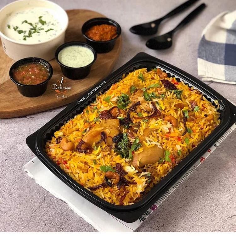 برياني الدجاج + سلطة اللبن اللذيذه من ديلشز حيكون متوفر غدا الجمعة لحجز طلباتكم عن
طريق الواتساب حياكم
0560545354
.
.
.
#ديلشز
#برياني
#مطاعم_جده