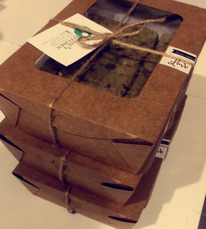 طلبيات جاهزه للتسليم @neenhej @deee_m6 وبالعافيه عليكم ❤️ #sweet #pistachio #pistachiocake #pistachiosweets #حلا_الفستق #فستق #فستقيه #لذيذ #جده #يمي_جدة #يمي
